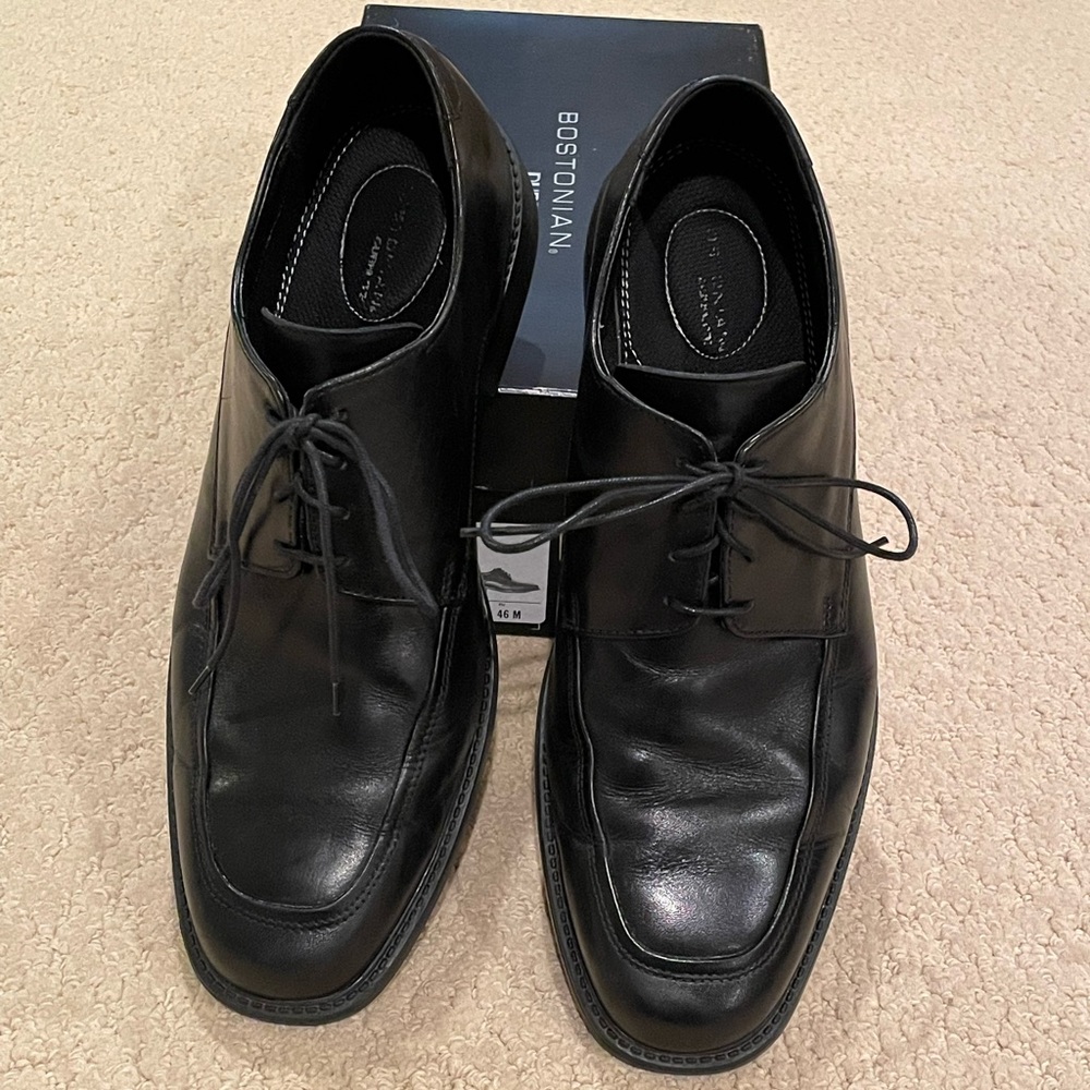 Bostonian Black Leather Oxfords Classic Lace-Up Design